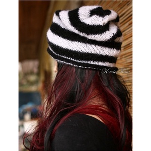BUGSY / beanie - trendi kézzel kötött akril sapka / fekete és fehér - ruha & divat - sál, sapka, kendő - sapka - Meska.hu