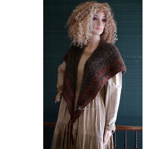 ANGYAL-SZÁRNY - chunky romantikus kézzel kötött vállkendő / barna - ruha & divat - női ruha - poncsó - Meska.hu