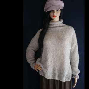 TEKNŐCALPAKA-PULCSI - exkluzív kézzel kötött pulóver / szürke  - ruha & divat - női ruha - pulóver - Meska.hu