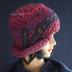 CLOCHE-ART - extravagáns kézzel kötött kalap, sapka / áfonya - ruha & divat - sál, sapka, kendő - sapka - Meska.hu