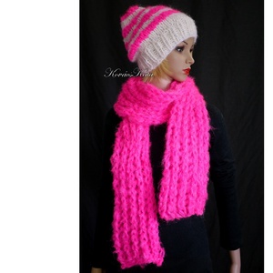 DUSI-SÁL - kézzel kötött hosszú sál / neon pink - ruha & divat - sál, sapka, kendő - sál - Meska.hu
