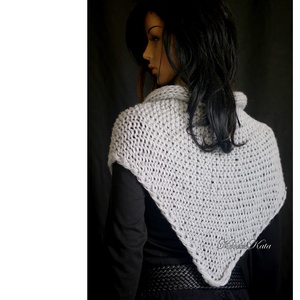 PÁRMA KENDŐ - trendi kézzel kötött vastag sálkendő / ezüst - ruha & divat - sál, sapka, kendő - vállkendő - Meska.hu