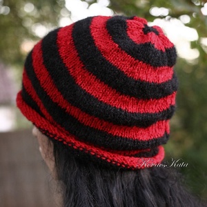 BUGSY / beanie - trendi kézzel kötött akril-selyem sapka / piros és fekete - ruha & divat - sál, sapka, kendő - sapka - Meska.hu