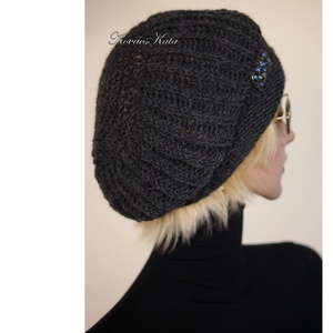 BORBÁLA / antracit - trendi kézzel kötött téli gyapjú sapka - ruha & divat - sál, sapka, kendő - sapka - Meska.hu