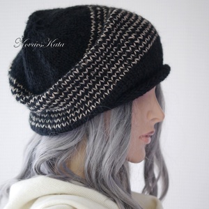 BEANIE LUX - trendi kézzel kötött angora-merinó sapka / fekete+natúr - ruha & divat - sál, sapka, kendő - sapka - Meska.hu