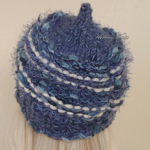 LUCA-SAPI / kék-fehér - bohém kézzel kötött design gyapjú sapka  - ruha & divat - sál, sapka, kendő - sapka - Meska.hu