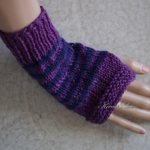 BOSZI KESZTYŰ - kézzel kötött exkluzív rövid kesztyűszár, kézmelegítő / ibolya-kék - Meska.hu