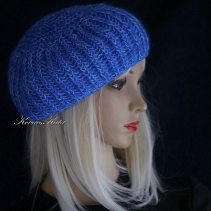 LORCA / royal - könnyű finomgyapjú és mohair kézzel kötött sapka, barett, Ruha & Divat, Sál, Sapka, Kendő, Sapka, Kötés, Pihe-puha, habos mackókötésű gomba-fazonú fejfedő.
Világoskék finomgyapjú és királykék mohair fonal..., MESKA