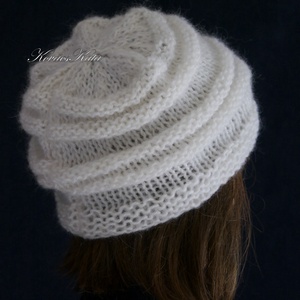 AMY-SAPI / törtfehér - trendi kötött akril-moher design sapka KÉSZLETEN - ruha & divat - sál, sapka, kendő - sapka - Meska.hu