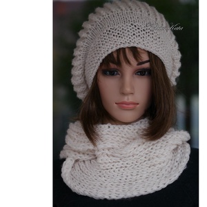 BORBÁLA SZETT / törtfehér - exkluzív kézzel kötött gyapjú-moher sapka körsállal - ruha & divat - sál, sapka, kendő - sapka & sál szett - Meska.hu