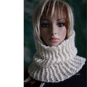 TEKNŐCKE / törtfehér - vastag kézzel kötött kámzsa, csősál, nyakmelegítő, Ruha & Divat, Sál, Sapka, Kendő, Sál, Kötés, MESKA