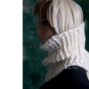 TEKNŐCKE / törtfehér - vastag kézzel kötött kámzsa, csősál, nyakmelegítő - ruha & divat - sál, sapka, kendő - sál - Meska.hu