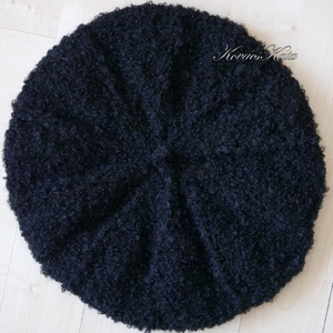 ALETTA / fekete - exkluzív kézzel kötött alpaka-buklé svájci sapka, barett KÉSZLETEN - ruha & divat - sál, sapka, kendő - sapka - Meska.hu