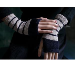 BOSZI-KESZTYŰ / mistery - exkluzív kézzel kötött kesztyűszár, kézmelegítő / bézs+kék KÉSZLETEN - ruha & divat - sál, sapka, kendő - kesztyű - Meska.hu