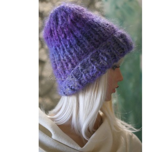 "BALI"BEANIE  - extravastag mohair kézzel kötött sapka / joy, Ruha & Divat, Sál, Sapka, Kendő, Sapka, Kötés, Téli ruhatáradba:
Szupervastag, kékes-lilás színátmenetes dússzőrű moher fonalból kézzel kötöttem e..., MESKA