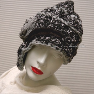 CLOCHE-ART - extravagáns kézzel kötött kalap / szürke, fekete - ruha & divat - sál, sapka, kendő - sapka - Meska.hu