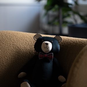 Brum Bear  fekete, kézzel készített, sorszámozott prémium teddy maci  egyedi ajándék, legénybúcsúra, évfordulóra - játék & sport - plüssállat & játékfigura - maci - Meska.hu