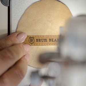 Brum Bear  beige, kézzel készített, sorszámozott prémium teddy maci  egyedi lakberendezési kiegészítő  - játék & sport - plüssállat & játékfigura - maci - Meska.hu
