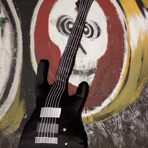 Gitár alakú párna - Fekete színű ESP Horizon típusú gitárpárna  - otthon & lakás - lakástextil - párna & párnahuzat - Meska.hu