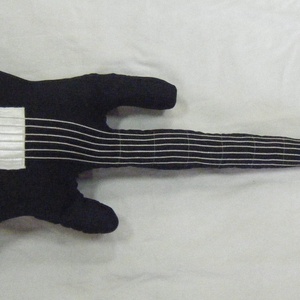 Gitár alakú párna - Fekete színű ESP Horizon típusú gitárpárna  - otthon & lakás - lakástextil - párna & párnahuzat - Meska.hu