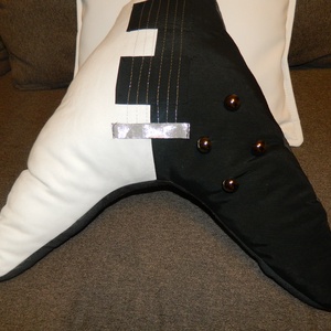 Gitár alakú párna - Fekete-fehér Gibson Flying V típusú gitár párna - csak rendelésre! - otthon & lakás - lakástextil - párna & párnahuzat - Meska.hu Gitár alakú párna - Fekete-fehér Gibson Flying V típusú gitár párna - csak rendelésre! - otthon & lakás - lakástextil - párna & párnahuzat - Meska.hu