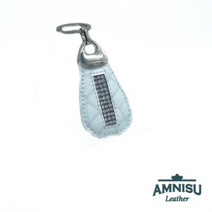 Fehér lakk krokkómintás csepp alakú swarovski köves kulcstartó H3013 - Meska.hu