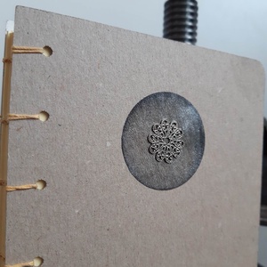 Kopt kötésű notesz fém dísszel - otthon & életmód - papír, írószer - jegyzetfüzet & napló - Meska.hu Kopt kötésű notesz fém dísszel - otthon & életmód - papír, írószer - jegyzetfüzet & napló - Meska.hu