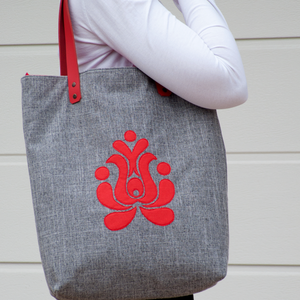 Valódi bőr vállpántos szürke női táska matyó mintával - táska & tok - kézitáska & válltáska - nagy pakolós táska - Meska.hu