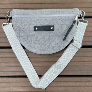 Grammicus kollekció - szürke, anyagában steppelt oldal - és övtáska/Bum Bag/Fanny Pack/Waist Bag/Belt Bag - Meska.hu