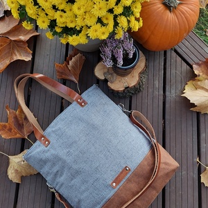 CAPENSIS kollekció - Variálható valódi bőr pántos szürke-camel barna szövettáska  - Meska.hu