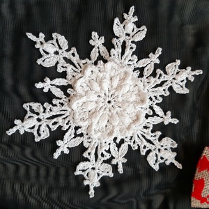 Horgolt karácsonyi hópehely - karácsony - karácsonyi lakásdekoráció - karácsonyfadíszek - Meska.hu