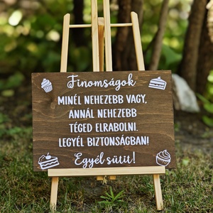  Humoros esküvői falitábla  Légy biztonságban, egyél sütit! - Meska.hu