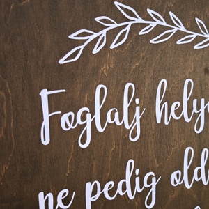 Esküvői tábla  Foglalj helyet, ne pedig oldalt, mert ma két család egybeolvad - esküvő - dekoráció - tábla & jelzés - Meska.hu