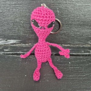 Uv Rózsaszín Ufo horgolt kulcstartó - Meska.hu
