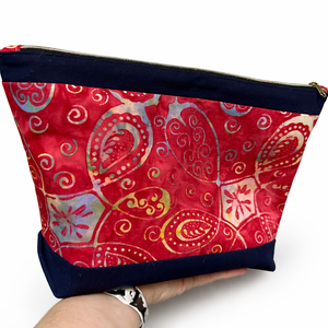 Kézzel készült neszesszer szivárvány cipzárral � batikolt pamutvászon, letörölhető bélés - táska & tok - neszesszer - Meska.hu