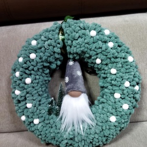 Zöld bolyhos, manós ajtókopogtató, Karácsony, Adventi díszek, Adventi ajtódísz, Horgolás, MESKA