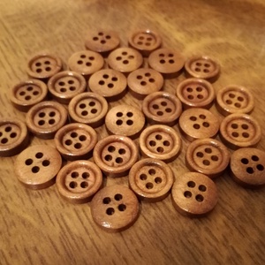 Natúr, sötétbarna négylyukú fa gombok -  30 db (10 Ft/db) - kellékek & szerszámok - hobby fa alapanyag - Meska.hu