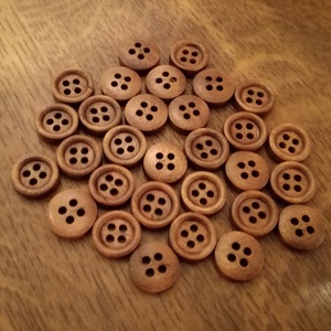Natúr, sötétbarna négylyukú fa gombok -  30 db (10 Ft/db) - Meska.hu