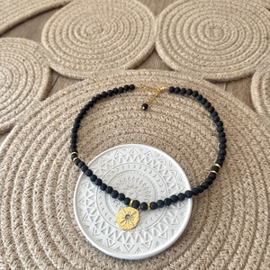 Lávakő choker arany csillaggal, Ékszer, Nyaklánc, Medálos nyaklánc, Ékszerkészítés, Gyöngyfűzés, gyöngyhímzés, MESKA