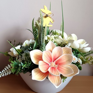 Magnóliás, nyuszis asztaldísz  - Meska.hu