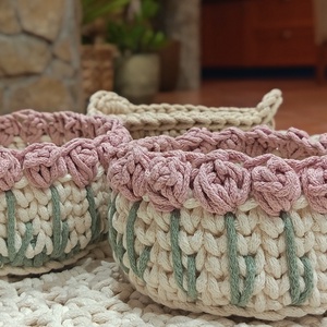 Horgolt tulipán mintás kosár szett  2 darabos - otthon & életmód - tárolás & rendszerezés - tárolókosár - Meska.hu