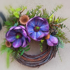 Lila magnóliás kézműves kopogtató , Otthon & Életmód, Dekoráció, Ajtó- és ablak dekoráció, Ajtódísz & Kopogtató, Virágkötés, MESKA