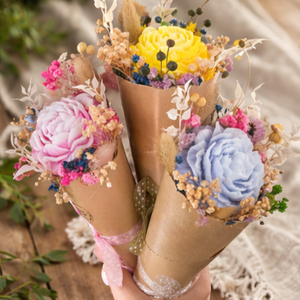 Illatos szappanvirág tölcsérben - otthon & életmód - virágdekoráció - virágok - virágcsokor - Meska.hu