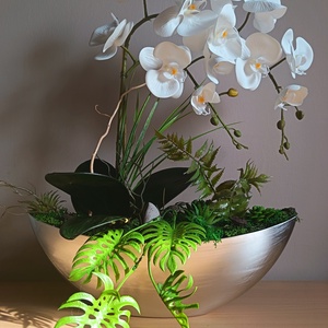 Élethű orchidea dekoráció ezüst csónakkaspóban - otthon & életmód - dekoráció - asztal és polc dekoráció - asztaldísz - Meska.hu