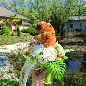 Ovis ballagási csokor plüss capybarával , Otthon & Életmód, Virágdekoráció, Virágok, Virágcsokor, Virágkötés, MESKA