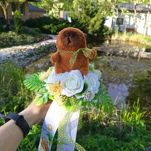 Ovis ballagási csokor plüss capybarával  - otthon & életmód - virágdekoráció - virágok - virágcsokor - Meska.hu