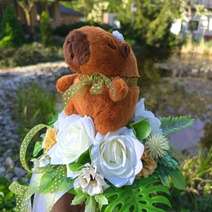 Ovis ballagási csokor plüss capybarával  - otthon & életmód - virágdekoráció - virágok - virágcsokor - Meska.hu