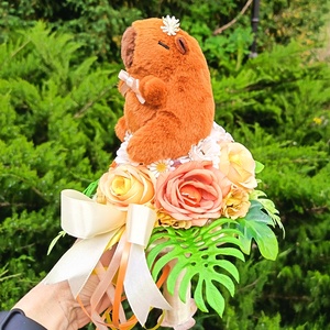 Ovis/bölcsis ballagási csokor plüss capybarával kislányoknak - otthon & életmód - virágdekoráció - virágok - virágcsokor - Meska.hu