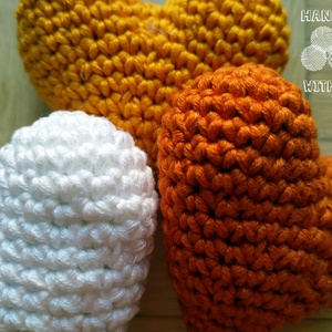 Horgolt 3D amigurumi szív pálcán - narancs - esküvő - dekoráció - helyszíni dekor - Meska.hu