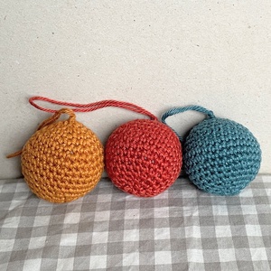 Horgolt mini gömbök - Meska.hu